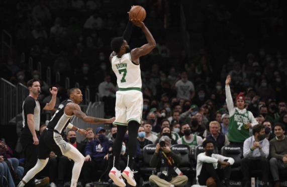 马刺99-97险胜凯尔特人 穆雷砍准三双布朗摘30+6 马刺99-97险胜凯尔特人 穆雷砍准三双布朗摘30+6