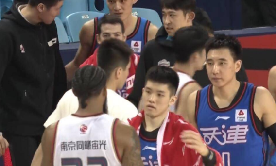 天津121-101大胜送同曦16连败 伯顿26+8+6王子瑞31分 天津121-101大胜送同曦16连败 伯顿26+8+6王子瑞31分