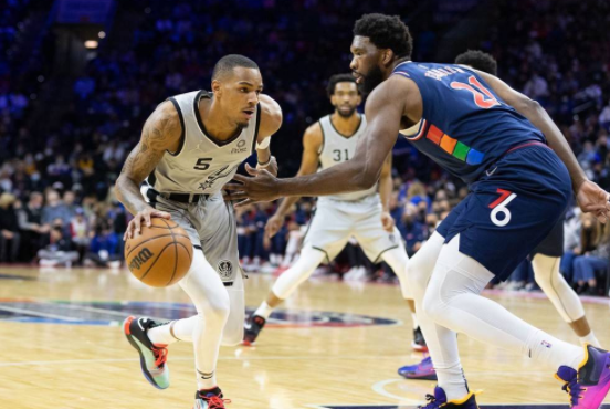 恩比德31分准三双穆雷27+9 76人119-100擒马刺喜提六连胜 恩比德31分准三双穆雷27+9 76人119-100擒马刺喜提六连胜