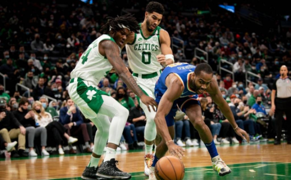 绿军五人上双99-75轻取尼克斯 塔图姆19分布朗生涯首次三双 绿军五人上双99-75轻取尼克斯 塔图姆19分布朗生涯首次三双