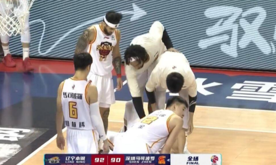 郭艾伦26分吃T贺希宁24+7+6 辽宁险胜深圳取7连胜 郭艾伦26分吃T贺希宁24+7+6 辽宁险胜深圳取7连胜