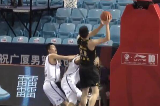 胡金秋砍25+6孙铭徽19+13 广厦125-94轻取天津获六连胜 胡金秋砍25+6孙铭徽19+13 广厦125-94轻取天津获六连胜