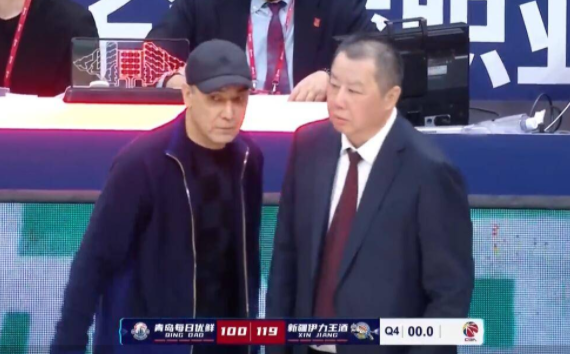 新疆119-100送青岛4连败 摩尔特里41+11唐才育准三双 新疆119-100送青岛4连败 摩尔特里41+11唐才育准三双