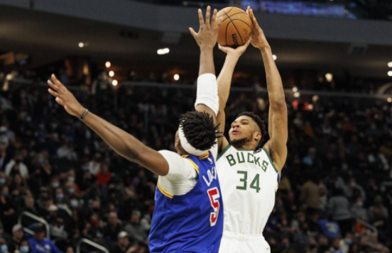 字母30+三双水花合砍23分 雄鹿半场灭悬念118-99大胜勇士 字母30+三双水花合砍23分 雄鹿半场灭悬念118-99大胜勇士