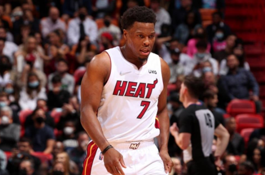 15日NBA纪录:东契奇第40次三双 巴格利两数据新高 15日NBA纪录:东契奇第40次三双 巴格利两数据新高