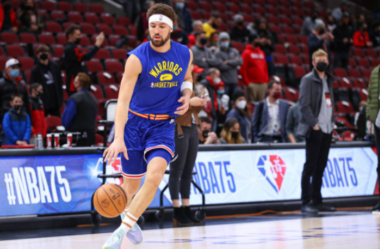 17日NBA前瞻:库里缺阵克莱复出战森林狼 米切尔PK约基奇 17日NBA前瞻:库里缺阵克莱复出战森林狼 米切尔PK约基奇