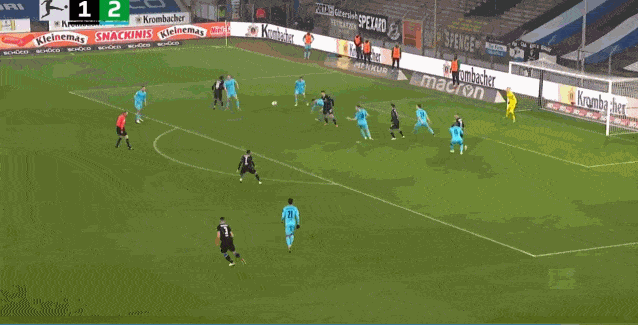 比勒费尔德老妖凌空抽射破门 比勒费尔德老妖凌空抽射破门