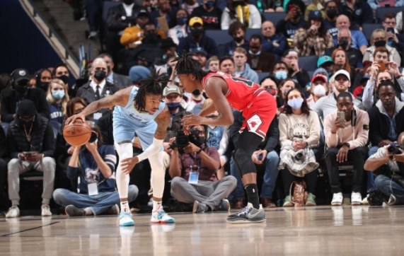 灰熊119-106轻取公牛 莫兰特25分德罗赞砍24+5 灰熊119-106轻取公牛 莫兰特25分德罗赞砍24+5