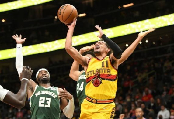 老鹰121-114逆转雄鹿终结5连败 特雷-杨30+11字母哥27分 老鹰121-114逆转雄鹿终结5连败 特雷-杨30+11字母哥27分