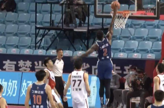 冯莱21+15全队6人上双 上海107-74大胜肯帝亚取6连胜 冯莱21+15全队6人上双 上海107-74大胜肯帝亚取6连胜