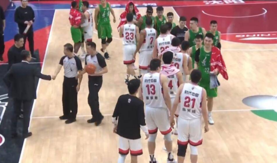 郭艾伦复出26+9弗格22分 辽宁110-98擒广州豪取10连胜 郭艾伦复出26+9弗格22分 辽宁110-98擒广州豪取10连胜