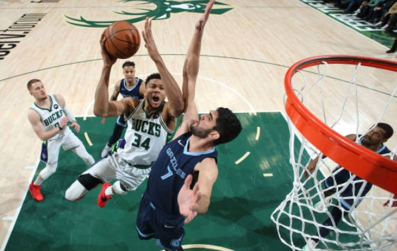 雄鹿126-114胜灰熊 字母哥33+15莫兰特准三双 霍勒迪复出 雄鹿126-114胜灰熊 字母哥33+15莫兰特准三双 霍勒迪复出