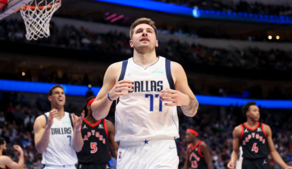 独行侠102-98击败猛龙迎来4连胜 东契奇狂砍41分14篮板 独行侠102-98击败猛龙迎来4连胜 东契奇狂砍41分14篮板