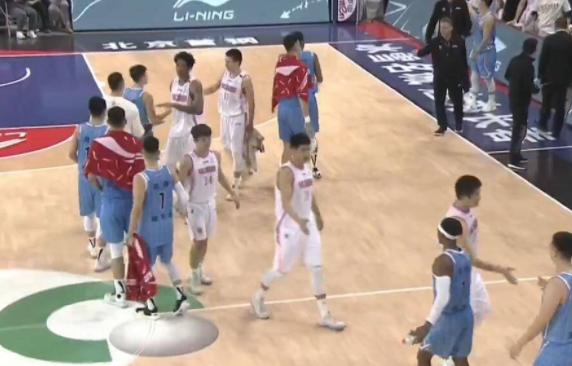 北京98-69轻取四川 林书豪5+3+4吉布森24+9+8 韩硕伤退 北京98-69轻取四川 林书豪5+3+4吉布森24+9+8 韩硕伤退