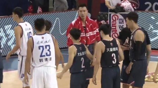 易建联26分莱多首秀砍三双 广东118-91终结天津三连胜 易建联26分莱多首秀砍三双 广东118-91终结天津三连胜