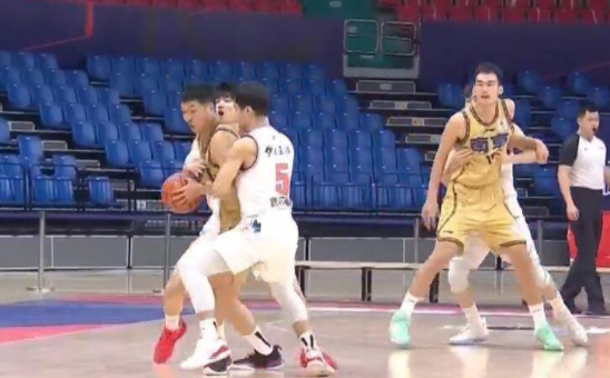 摩尔特里砍23+13 同曦84-120不敌新疆惨遭24连败平纪录 摩尔特里砍23+13 同曦84-120不敌新疆惨遭24连败平纪录