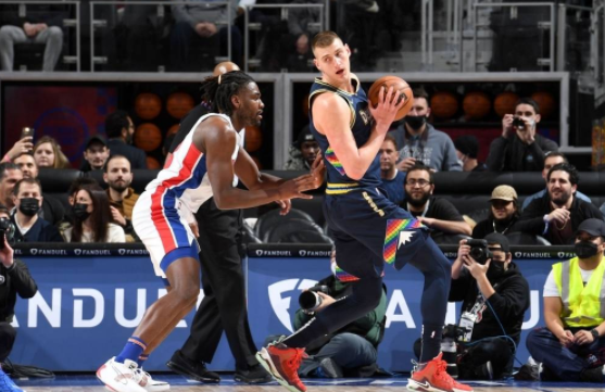 约基奇28+21+9康宁汉姆34分 掘金110-105擒活塞迎2连胜 约基奇28+21+9康宁汉姆34分 掘金110-105擒活塞迎2连胜