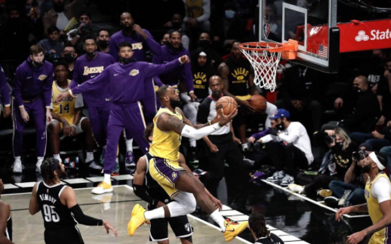 詹姆斯33分浓眉哥复出 哈登空砍三双篮网96-106负湖人 詹姆斯33分浓眉哥复出 哈登空砍三双篮网96-106负湖人