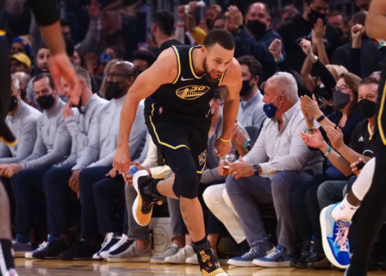 库里18+9+7克莱复出15分 独行侠大将重伤92-130惨败勇士 库里18+9+7克莱复出15分 独行侠大将重伤92-130惨败勇士