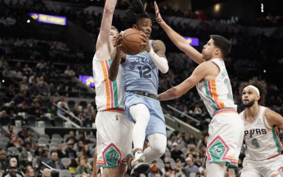 莫兰特41+8默里空砍三双 灰熊118-110险胜马刺避免两连败 莫兰特41+8默里空砍三双 灰熊118-110险胜马刺避免两连败