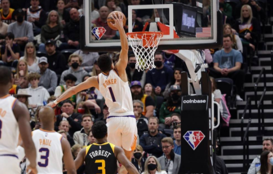 布克43+12保罗21分末节发威 太阳105-97再擒爵士迎8连胜 布克43+12保罗21分末节发威 太阳105-97再擒爵士迎8连胜