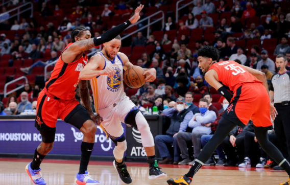 勇士122-108轻取火箭迎六连胜 库里回暖轰40+9克莱14分 勇士122-108轻取火箭迎六连胜 库里回暖轰40+9克莱14分