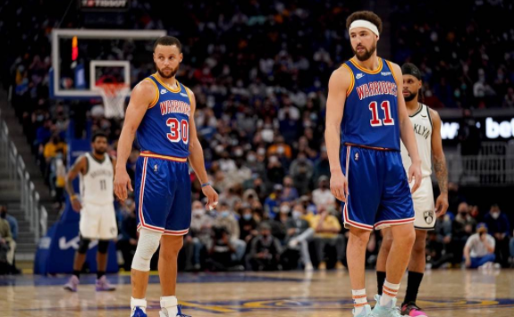 4日NBA前瞻:水花兄弟复出战国王 湖人欲擒快船冲连胜 4日NBA前瞻:水花兄弟复出战国王 湖人欲擒快船冲连胜