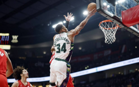 字母哥29+9波蒂斯30分 雄鹿137-108擒开拓者迎2连胜 字母哥29+9波蒂斯30分 雄鹿137-108擒开拓者迎2连胜