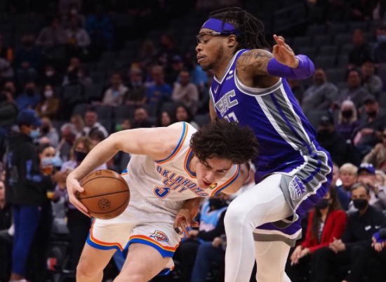 哈利伯顿狂送17次助攻 国王113-103击败雷霆避免两连败 哈利伯顿狂送17次助攻 国王113-103击败雷霆避免两连败