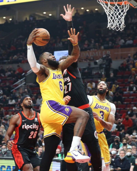 詹皇空砍30+7+7西蒙斯29分 开拓者107-105胜湖人止六连败 詹皇空砍30+7+7西蒙斯29分 开拓者107-105胜湖人止六连败