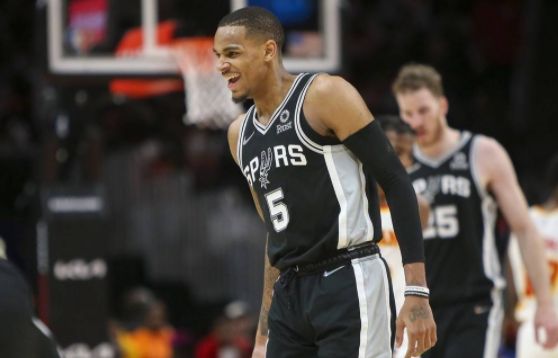 12日NBA纪录:默里登顶马刺三双王 三球神迹比肩詹皇 12日NBA纪录:默里登顶马刺三双王 三球神迹比肩詹皇