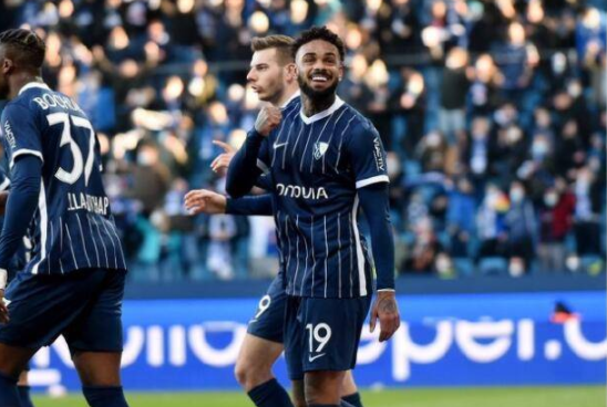 德甲-拜仁2-4客负波鸿 莱万双响难救主乌帕梅卡诺送点 德甲-拜仁2-4客负波鸿 莱万双响难救主乌帕梅卡诺送点