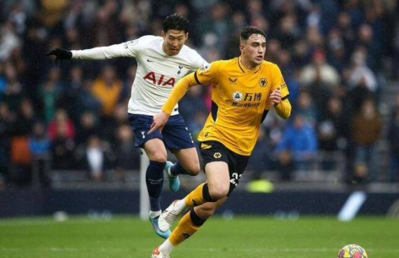 英超-热刺主场0-2狼队吞下3连败 凯恩哑火后防失误送礼 英超-热刺主场0-2狼队吞下3连败 凯恩哑火后防失误送礼