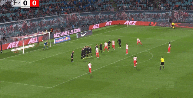 莱比锡红牛核心圆月弯刀 莱比锡红牛核心圆月弯刀