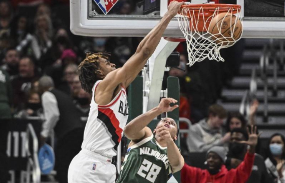 雄鹿107-122负开拓者 西蒙斯31分米德尔顿准三双 字母伤缺 雄鹿107-122负开拓者 西蒙斯31分米德尔顿准三双 字母伤缺