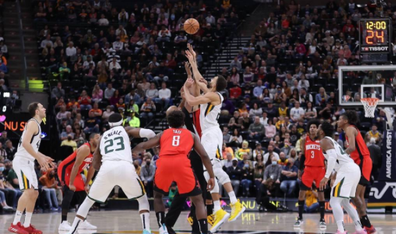 爵士7人上双135-101轻取火箭 米切尔30+6+7戈贝尔遭驱逐 爵士7人上双135-101轻取火箭 米切尔30+6+7戈贝尔遭驱逐