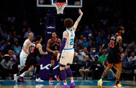 三球13+5+6巴恩斯28分 黄蜂六人上双主场125-93大胜猛龙 三球13+5+6巴恩斯28分 黄蜂六人上双主场125-93大胜猛龙