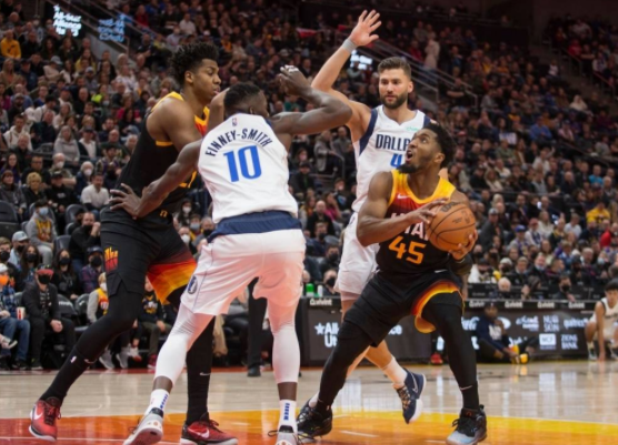 米切尔33分东契奇23+11 戈贝尔两双爵士114-109擒独行侠 米切尔33分东契奇23+11 戈贝尔两双爵士114-109擒独行侠