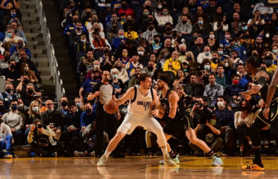 28日NBA前瞻:CJ莺歌围攻詹姆斯 勇士欲擒独行侠冲击连胜 28日NBA前瞻:CJ莺歌围攻詹姆斯 勇士欲擒独行侠冲击连胜