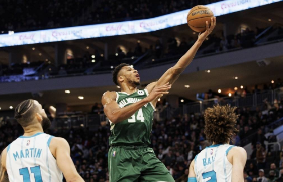 雄鹿6人上双130-106轻取黄蜂 字母26+16+4帽霍乐迪21+8 雄鹿6人上双130-106轻取黄蜂 字母26+16+4帽霍乐迪21+8