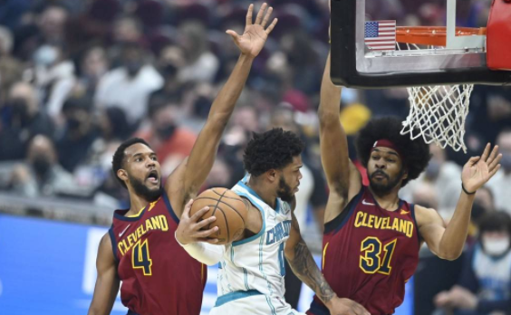 黄蜂六人上双119-98擒骑士 罗齐尔29+7+7加兰复出空砍33分 黄蜂六人上双119-98擒骑士 罗齐尔29+7+7加兰复出空砍33分