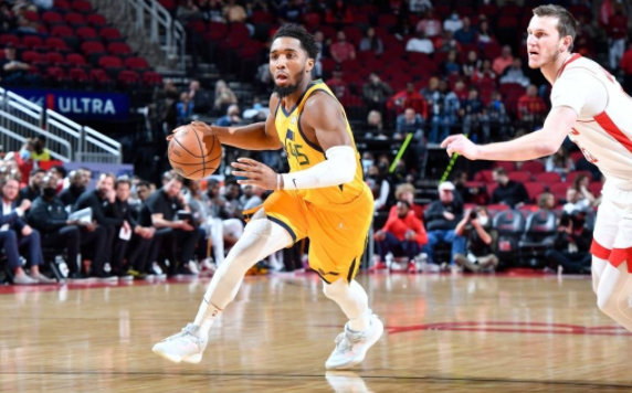 爵士加时132-127击败火箭 米切尔37+10康利连中关键三分 爵士加时132-127击败火箭 米切尔37+10康利连中关键三分