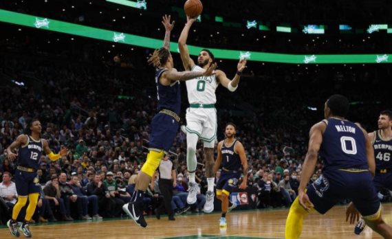 绿军120-107擒灰熊迎2连胜 塔图姆37分莫兰特38+7 布朗缺阵 绿军120-107擒灰熊迎2连胜 塔图姆37分莫兰特38+7 布朗缺阵