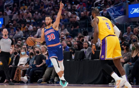 6日NBA前瞻:水花兄弟PK詹姆斯威少 76人欲擒热火冲6连胜 6日NBA前瞻:水花兄弟PK詹姆斯威少 76人欲擒热火冲6连胜