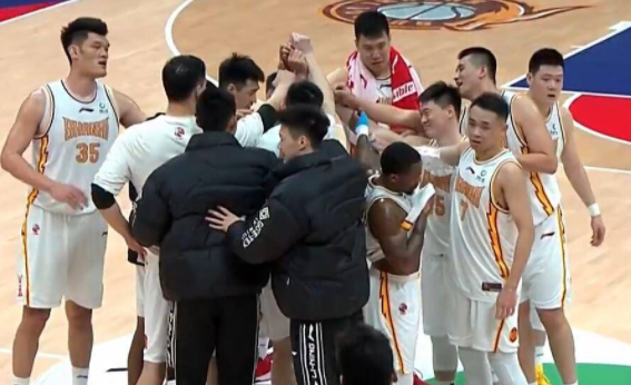 山西98-85复仇青岛终止五连败 张宁16+7双外援合砍39分 山西98-85复仇青岛终止五连败 张宁16+7双外援合砍39分