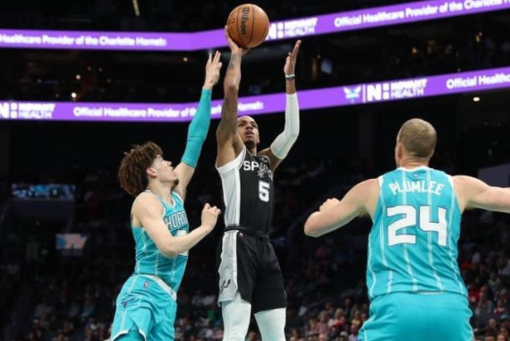 黄蜂123-117擒马刺迎2连胜 三球24分穆雷25+9+10 罗齐尔31分 黄蜂123-117擒马刺迎2连胜 三球24分穆雷25+9+10 罗齐尔31分