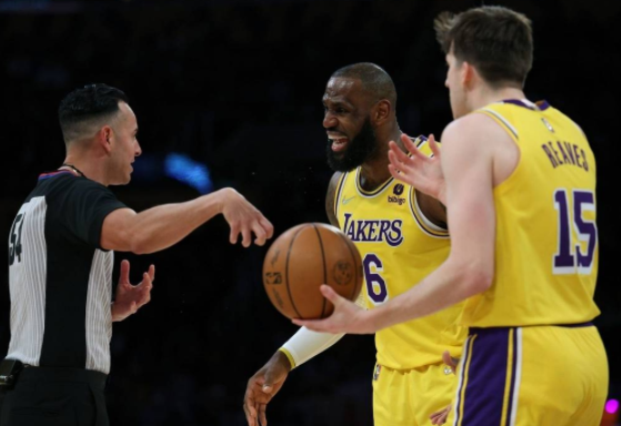 6日NBA纪录:詹姆斯56分疯狂刷榜 丁维迪赛季最强一战 6日NBA纪录:詹姆斯56分疯狂刷榜 丁维迪赛季最强一战