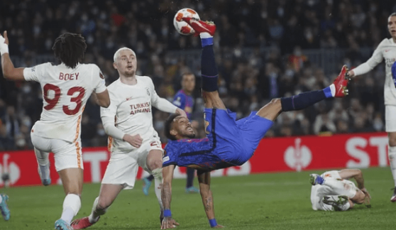 欧联-巴萨0-0闷平加拉塔萨雷 德容中柱德佩造险 欧联-巴萨0-0闷平加拉塔萨雷 德容中柱德佩造险