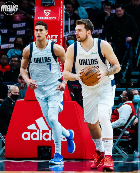 东契奇30+14+6杰伦格林11分 独行侠113-100胜火箭避免连败 东契奇30+14+6杰伦格林11分 独行侠113-100胜火箭避免连败