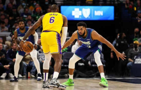 17日NBA前瞻:唐斯PK詹姆斯威少 勇士欲擒绿军冲5连胜 17日NBA前瞻:唐斯PK詹姆斯威少 勇士欲擒绿军冲5连胜